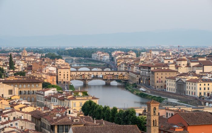 beautiful-shot-ponte-vecchio-florence-tuscany-italy_181624-40782